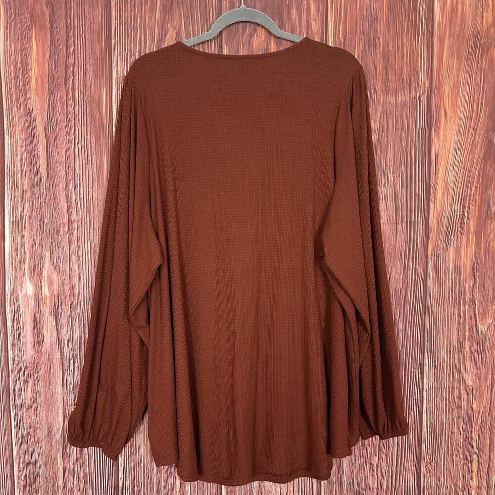 Torrid Textured Jersey V-Neck Embroidered Yoke Long Sleeve Top Size 4X NWT - Picture 4 of 6